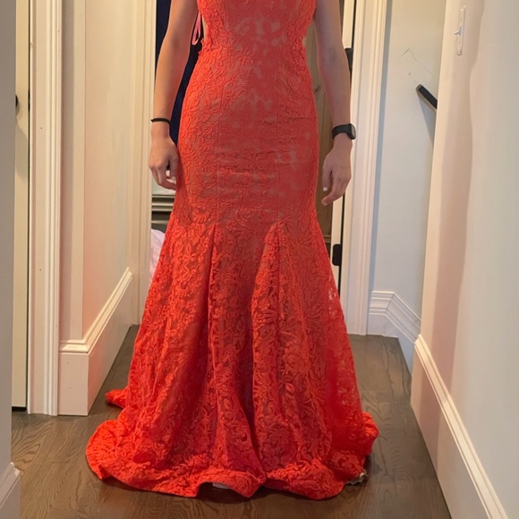 La Femme formal/prom dress in Salmon. Size 4 - Picture 2 of 6